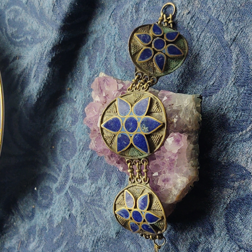 Heavy/chunky antique silver bracelet with lapis lazuli inlay stone flowers